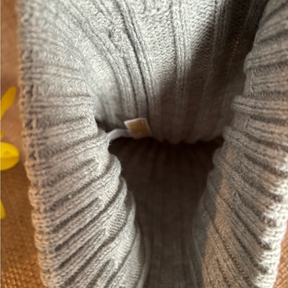 Michael Kors soft gray winter hat with ball, ECU - Picture 3 of 4